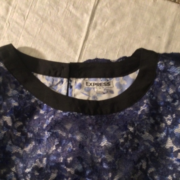 Adorable Express size small women’s top w/ layer of blue lace on top of shirt - Picture 5 of 9